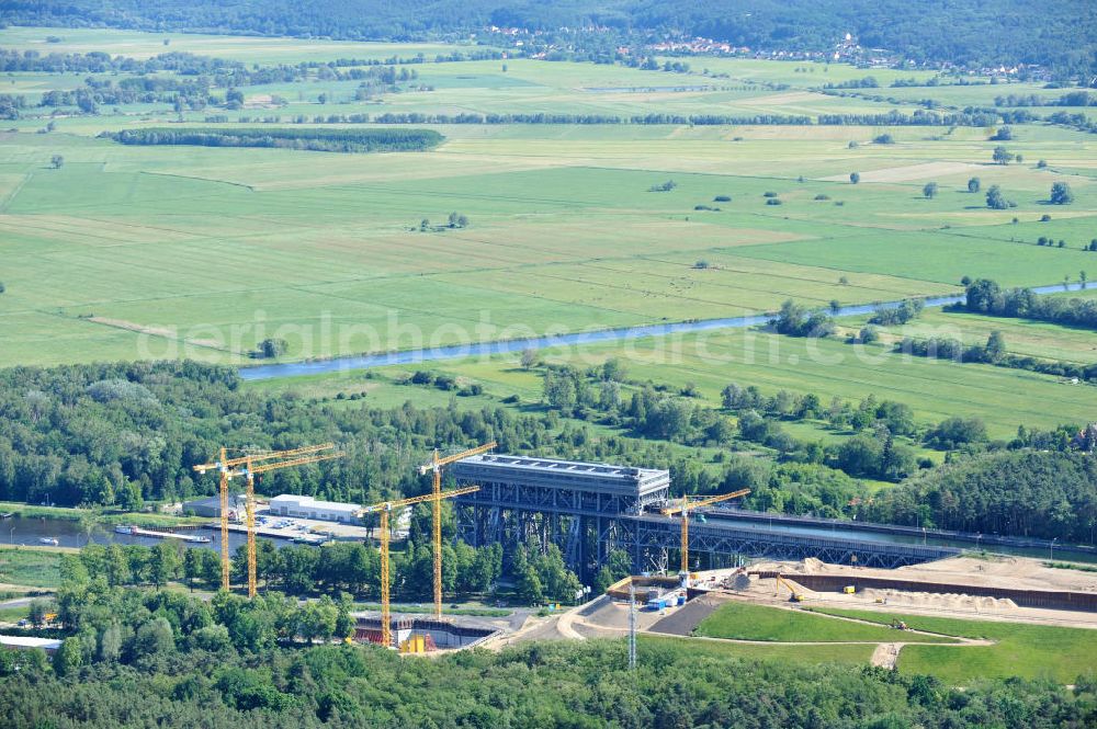 Niederfinow from above - Blick auf die Baustelle des Neubaus des Schiffshebewerkes Niederfinow Nord durch die DSD Brückenbau GmbH, die Johann Bunte Bauunternehmung GmbH & Co. KG , Bilfinger Berger Ingenieurbau GmbH und die Siemag GmbH. Look at the new building of the boat lift Niederfinow North Bridge. The new building needed because the old boat lift of 1934 has now reached the end of its life. To maintain the function of the Havel-Oder waterway, it must therefore be replaced by a new building on schedule.