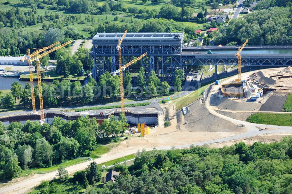 Niederfinow from the bird's eye view: Blick auf die Baustelle des Neubaus des Schiffshebewerkes Niederfinow Nord durch die DSD Brückenbau GmbH, die Johann Bunte Bauunternehmung GmbH & Co. KG , Bilfinger Berger Ingenieurbau GmbH und die Siemag GmbH. Look at the new building of the boat lift Niederfinow North Bridge. The new building needed because the old boat lift of 1934 has now reached the end of its life. To maintain the function of the Havel-Oder waterway, it must therefore be replaced by a new building on schedule.