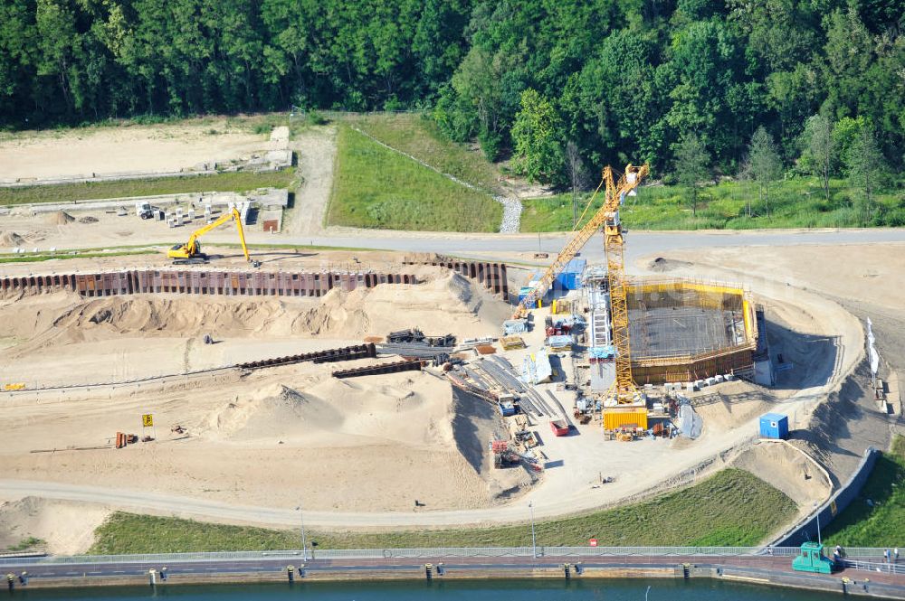 Aerial image Niederfinow - Blick auf die Baustelle des Neubaus des Schiffshebewerkes Niederfinow Nord durch die DSD Brückenbau GmbH, die Johann Bunte Bauunternehmung GmbH & Co. KG , Bilfinger Berger Ingenieurbau GmbH und die Siemag GmbH. Look at the new building of the boat lift Niederfinow North Bridge. The new building needed because the old boat lift of 1934 has now reached the end of its life. To maintain the function of the Havel-Oder waterway, it must therefore be replaced by a new building on schedule.