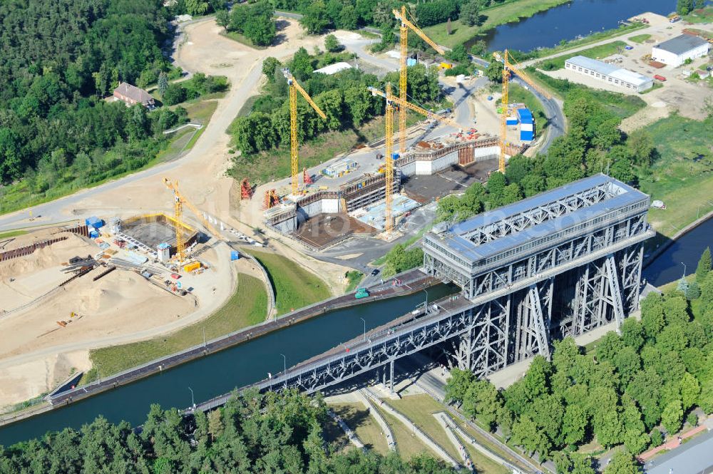 Aerial photograph Niederfinow - Blick auf die Baustelle des Neubaus des Schiffshebewerkes Niederfinow Nord durch die DSD Brückenbau GmbH, die Johann Bunte Bauunternehmung GmbH & Co. KG , Bilfinger Berger Ingenieurbau GmbH und die Siemag GmbH. Look at the new building of the boat lift Niederfinow North Bridge. The new building needed because the old boat lift of 1934 has now reached the end of its life. To maintain the function of the Havel-Oder waterway, it must therefore be replaced by a new building on schedule.