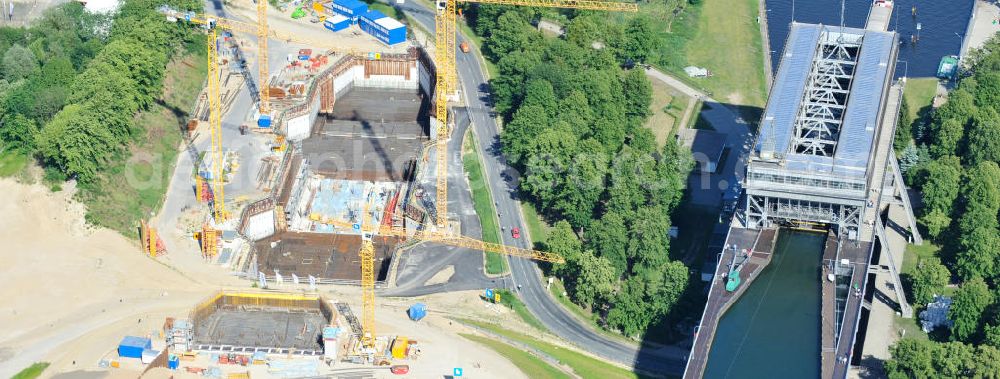 Aerial image Niederfinow - Blick auf die Baustelle des Neubaus des Schiffshebewerkes Niederfinow Nord durch die DSD Brückenbau GmbH, die Johann Bunte Bauunternehmung GmbH & Co. KG , Bilfinger Berger Ingenieurbau GmbH und die Siemag GmbH. Look at the new building of the boat lift Niederfinow North Bridge. The new building needed because the old boat lift of 1934 has now reached the end of its life. To maintain the function of the Havel-Oder waterway, it must therefore be replaced by a new building on schedule.