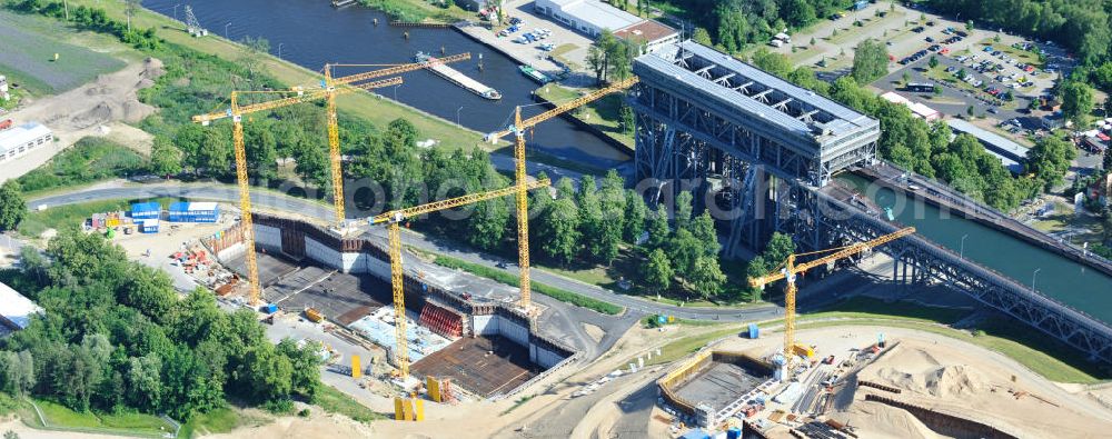 Aerial image Niederfinow - Blick auf die Baustelle des Neubaus des Schiffshebewerkes Niederfinow Nord durch die DSD Brückenbau GmbH, die Johann Bunte Bauunternehmung GmbH & Co. KG , Bilfinger Berger Ingenieurbau GmbH und die Siemag GmbH. Look at the new building of the boat lift Niederfinow North Bridge. The new building needed because the old boat lift of 1934 has now reached the end of its life. To maintain the function of the Havel-Oder waterway, it must therefore be replaced by a new building on schedule.