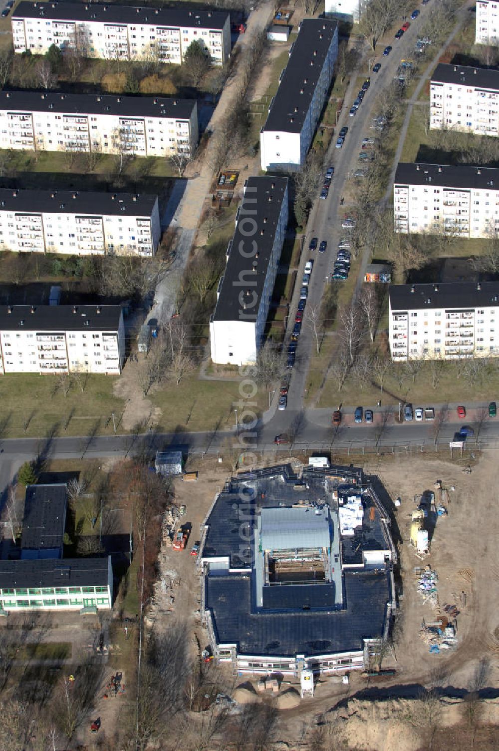 Aerial image Hennigsdorf - Blick auf die Baustelle der neuen KITA an der Schönwalder Straße in Hennigsdorf bei Berlin. Die Baugrunduntersuchung wurde ausgeführt durch Ingenieurbüro Knuth GmbH, Olaf Knuth, Bergfelder Str. 1, 16547 Birkenwerder. Planung und Baubetreuung durch Schwarz, Kunze und Partner,