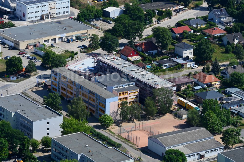 Aerial image Bernau - New construction of the school building Grundschule an der Hasenheide on Schoenfelder Weg in Bernau in the federal state of Brandenburg, Germany