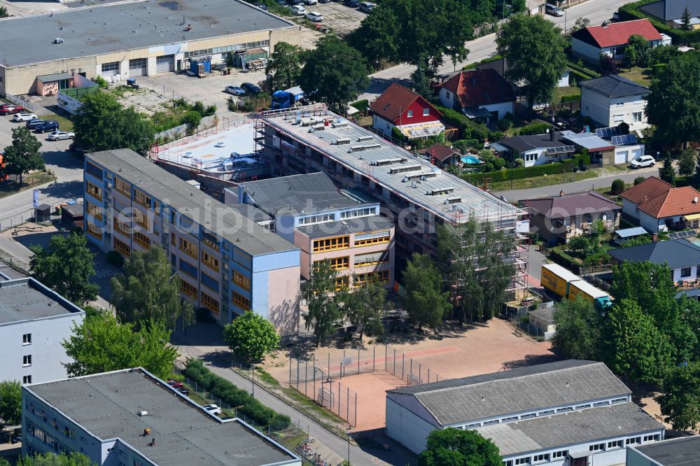 Aerial photograph Bernau - New construction of the school building Grundschule an der Hasenheide on Schoenfelder Weg in Bernau in the federal state of Brandenburg, Germany