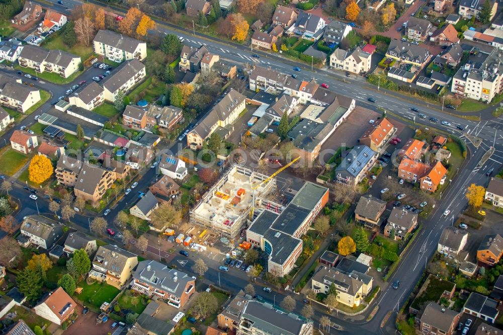 Aerial image Dinslaken - School building of the Bruchschule on the Hedwigstrasse in the district Eppinghoven in Dinslaken in the state North Rhine-Westphalia