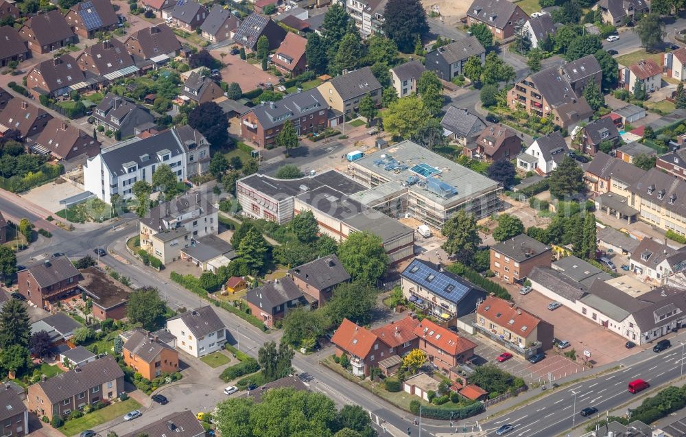 Dinslaken from the bird's eye view: School building of the Bruchschule on the Hedwigstrasse in the district Eppinghoven in Dinslaken in the state North Rhine-Westphalia