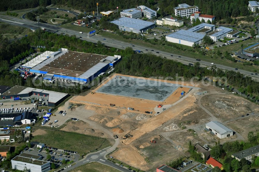 Kleinmachnow from the bird's eye view: Construction of new Ensemble of sports grounds between Dreilindener Weg and Fahrenheitstrasse in Kleinmachnow in the state Brandenburg, Germany