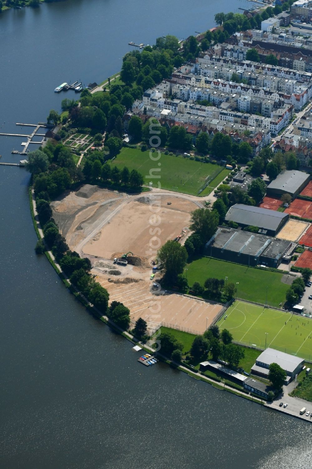 Aerial photograph Lübeck - Construction of new Ensemble of sports grounds of Luebecker Ballspielverein Phoenix von 1903 e. V. on Falkenstrasse in Luebeck in the state Schleswig-Holstein, Germany