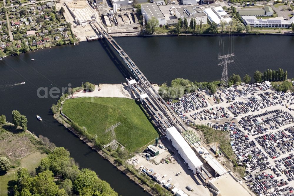 Berlin from the bird's eye view: River - bridge construction over the Spree as part of the South-East-Connection (SOV) in the area of Schoeneweide in Berlin in Germany. The new bridge will connect Koepenicker Landstrasse and Rummelsburger Strasse