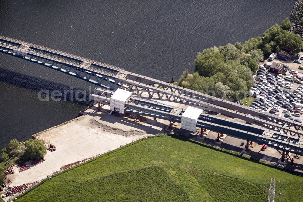 Aerial photograph Berlin - River - bridge construction over the Spree as part of the South-East-Connection (SOV) in the area of Schoeneweide in Berlin in Germany. The new bridge will connect Koepenicker Landstrasse and Rummelsburger Strasse