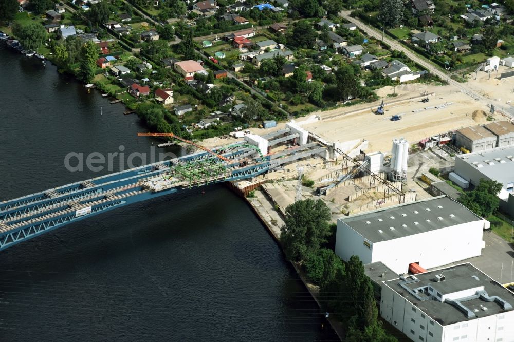 Berlin from the bird's eye view: River - bridge construction over the Spree as part of the South-East-Connection (SOV) in the area of Schoeneweide in Berlin in Germany. The new bridge will connect Koepenicker Landstrasse and Rummelsburger Strasse