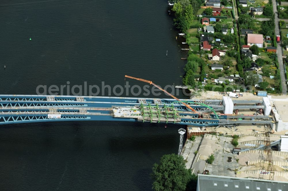 Aerial photograph Berlin - River - bridge construction over the Spree as part of the South-East-Connection (SOV) in the area of Schoeneweide in Berlin in Germany. The new bridge will connect Koepenicker Landstrasse and Rummelsburger Strasse