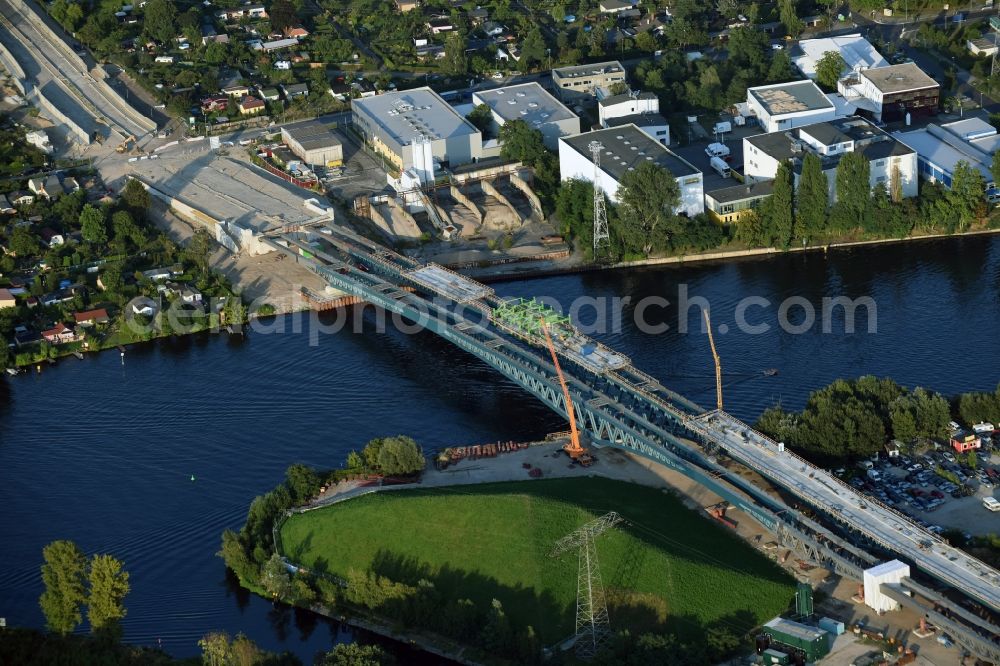 Berlin from the bird's eye view: River - bridge construction over the Spree as part of the South-East-Connection (SOV) in the area of Schoeneweide in Berlin in Germany. The new bridge will connect Koepenicker Landstrasse and Rummelsburger Strasse