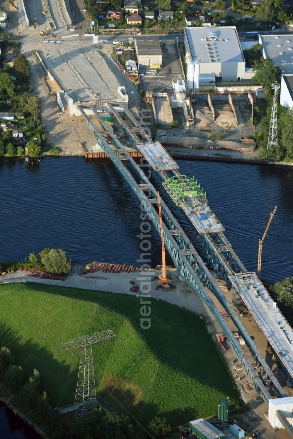 Aerial image Berlin - River - bridge construction over the Spree as part of the South-East-Connection (SOV) in the area of Schoeneweide in Berlin in Germany. The new bridge will connect Koepenicker Landstrasse and Rummelsburger Strasse