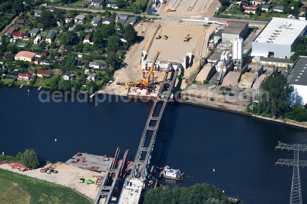 Aerial photograph Berlin - River - bridge construction over the Spree as part of the South-East-Connection (SOV) in the area of Schoeneweide in Berlin in Germany. The new bridge will connect Koepenicker Landstrasse and Rummelsburger Strasse