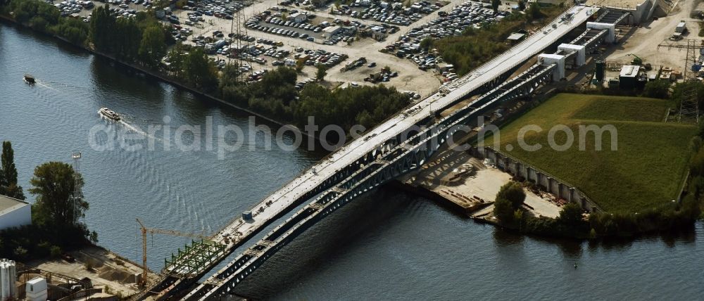 Berlin from the bird's eye view: River - bridge construction over the Spree as part of the South-East-Connection (SOV) in the area of Schoeneweide in Berlin in Germany. The new bridge will connect Koepenicker Landstrasse and Rummelsburger Strasse