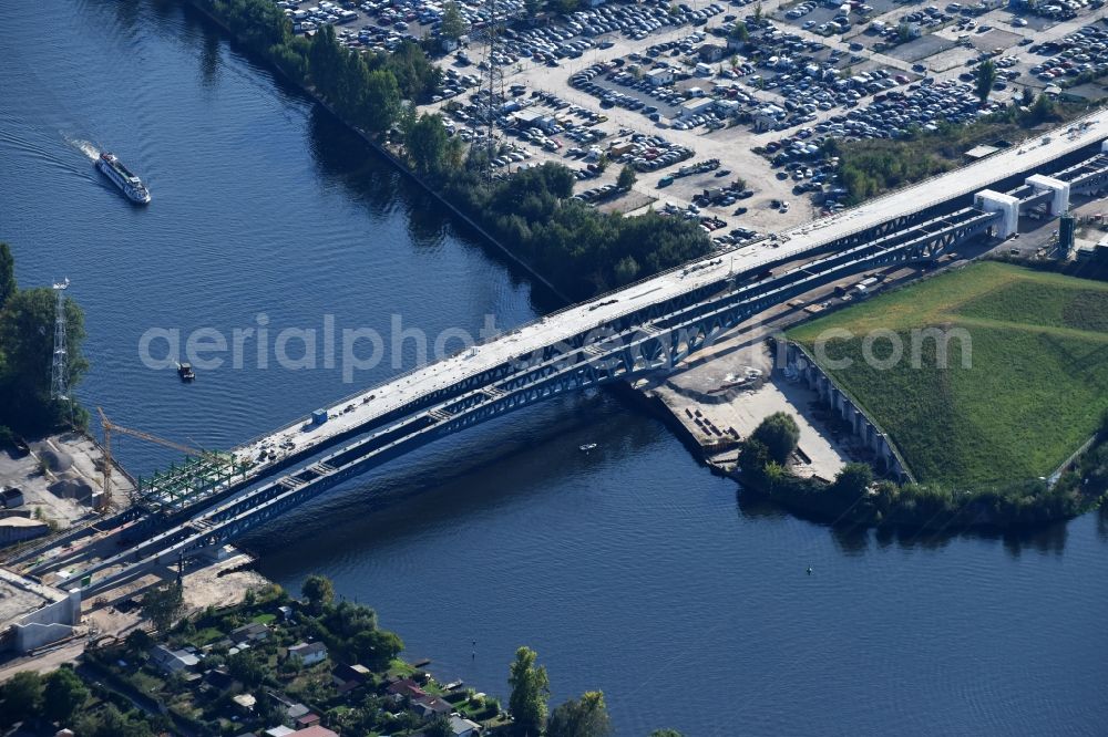 Aerial photograph Berlin - River - bridge construction over the Spree as part of the South-East-Connection (SOV) in the area of Schoeneweide in Berlin in Germany. The new bridge will connect Koepenicker Landstrasse and Rummelsburger Strasse