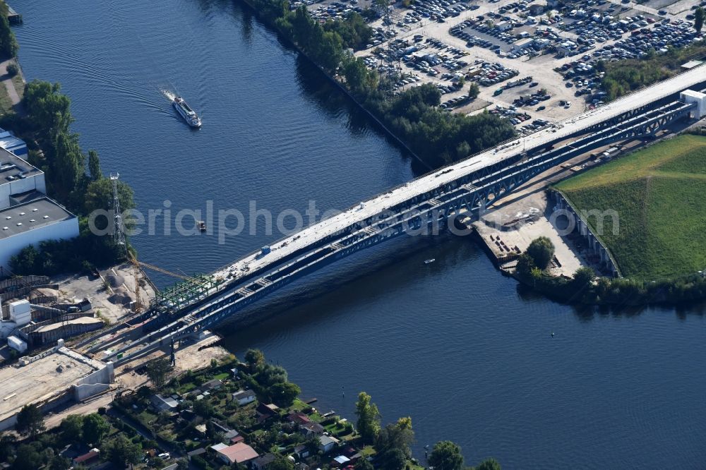 Aerial image Berlin - River - bridge construction over the Spree as part of the South-East-Connection (SOV) in the area of Schoeneweide in Berlin in Germany. The new bridge will connect Koepenicker Landstrasse and Rummelsburger Strasse