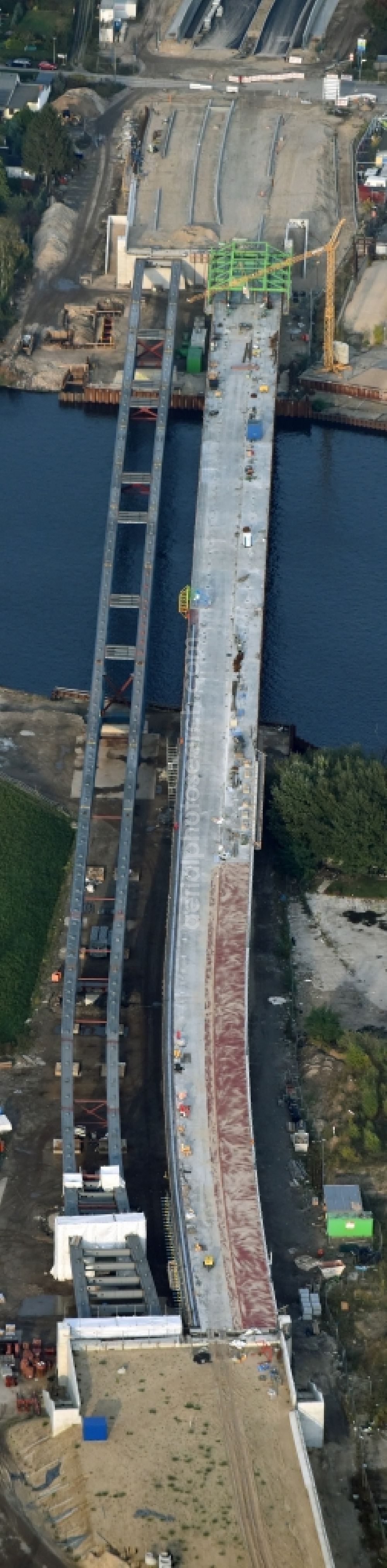 Aerial photograph Berlin - River - bridge construction over the Spree as part of the South-East-Connection (SOV) in the area of Schoeneweide in Berlin in Germany. The new bridge will connect Koepenicker Landstrasse and Rummelsburger Strasse