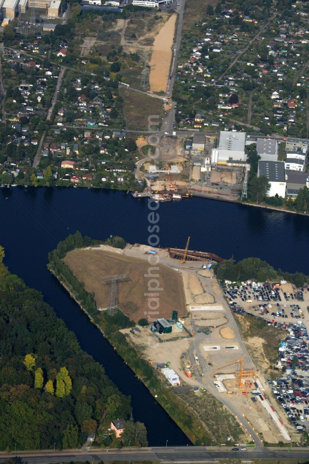 Aerial photograph Berlin - Construction site for the new building of the Spree bridge on the south-east connection (SOV) in Berlin Schoeneweide