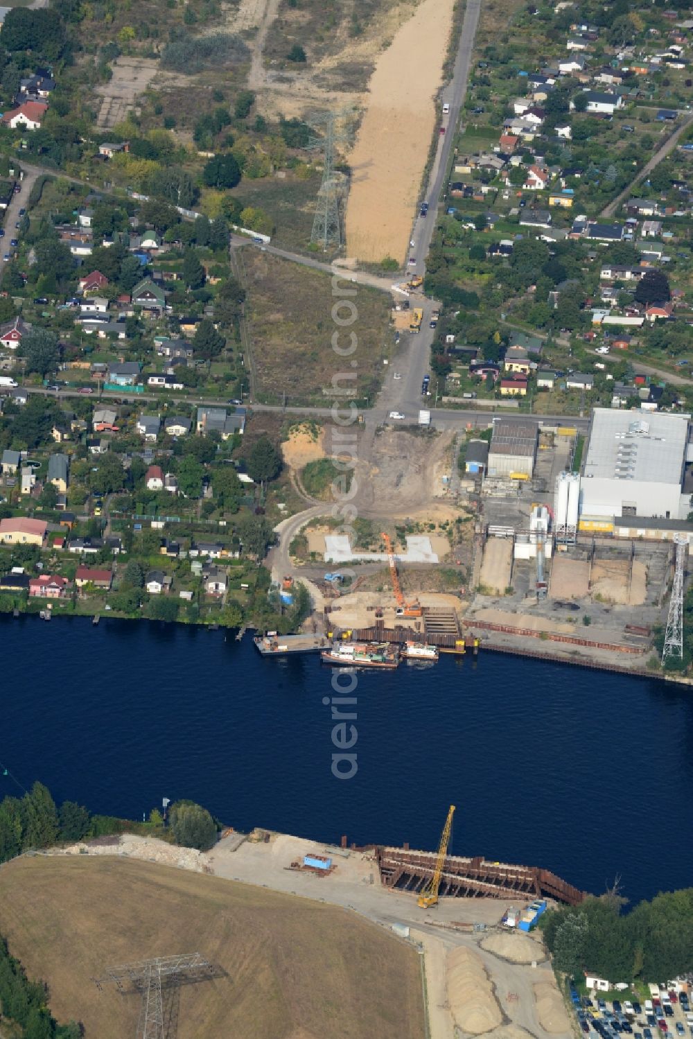 Berlin from above - Construction site for the new building of the Spree bridge on the south-east connection (SOV) in Berlin Schoeneweide