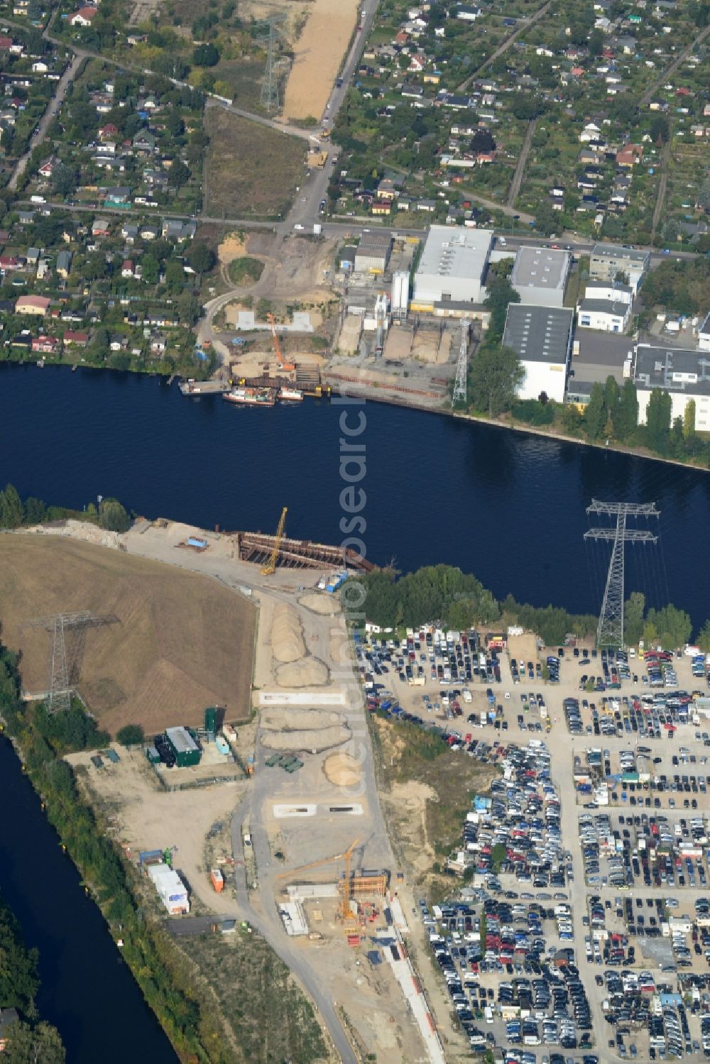 Aerial photograph Berlin - Construction site for the new building of the Spree bridge on the south-east connection (SOV) in Berlin Schoeneweide