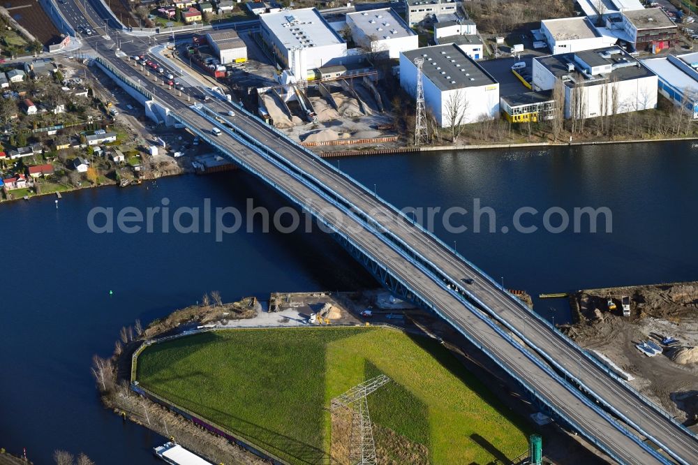 Berlin from the bird's eye view: Construction site for the new building of the Spree bridge on the south-east connection (SOV) in Berlin Schoeneweide