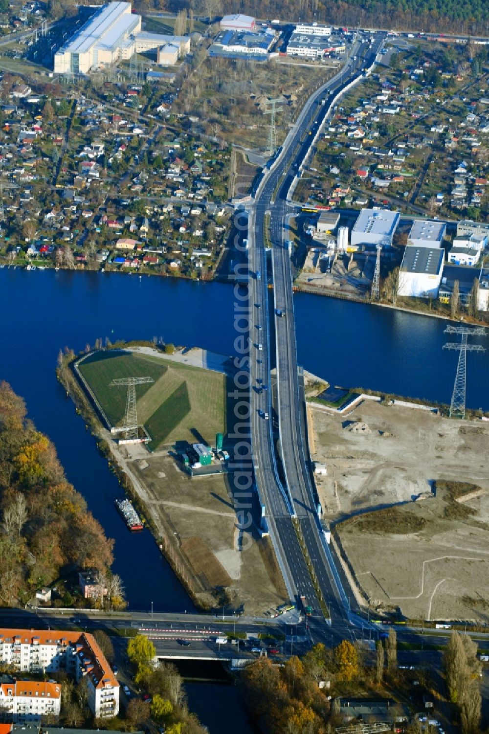 Berlin from above - Construction site for the new building of the Spree bridge on the south-east connection (SOV) in Berlin Schoeneweide