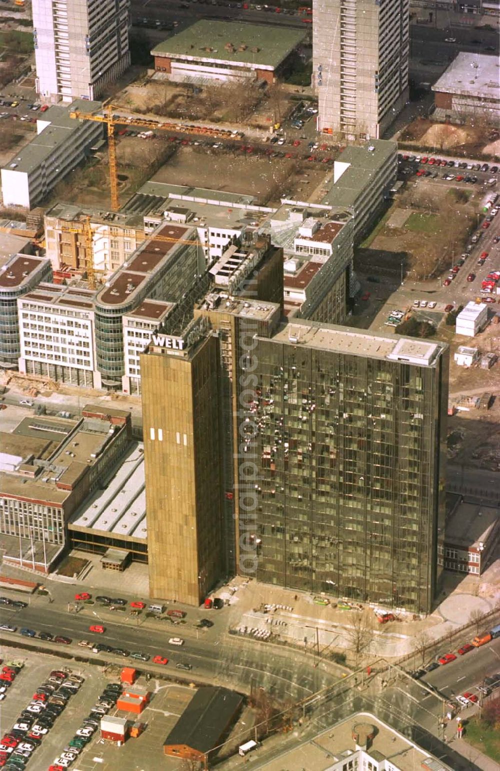 Berlin from above - 26.03.95 Neubau Springer-Hochhaus, Kochstraße