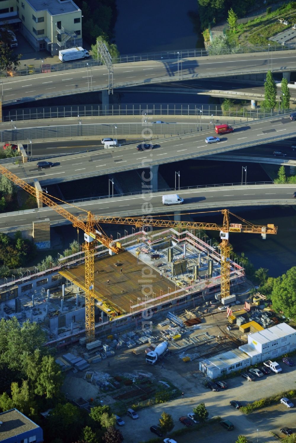 Aerial photograph Berlin Neukölln - Construction of a new manufacturing sterilization on the premises of BIOTRONIK SE & Co. KG in Woermannkehre in Berlin Neukölln