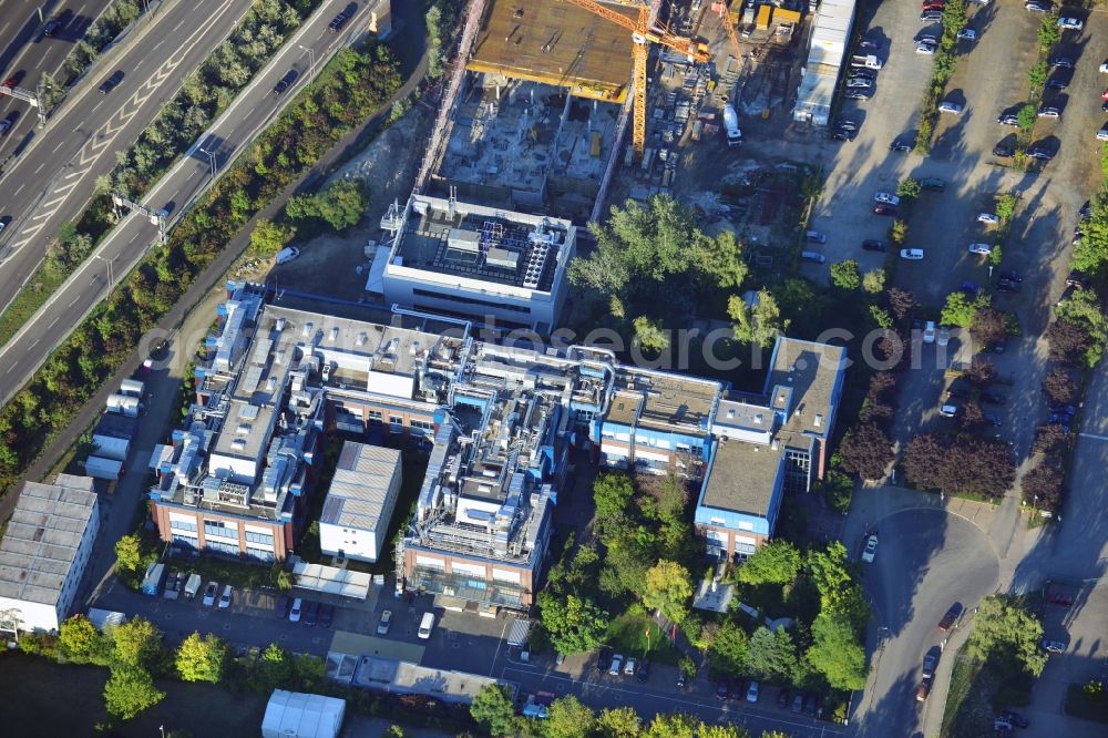 Aerial image Berlin Neukölln - Construction of a new manufacturing sterilization on the premises of BIOTRONIK SE & Co. KG in Woermannkehre in Berlin Neukölln