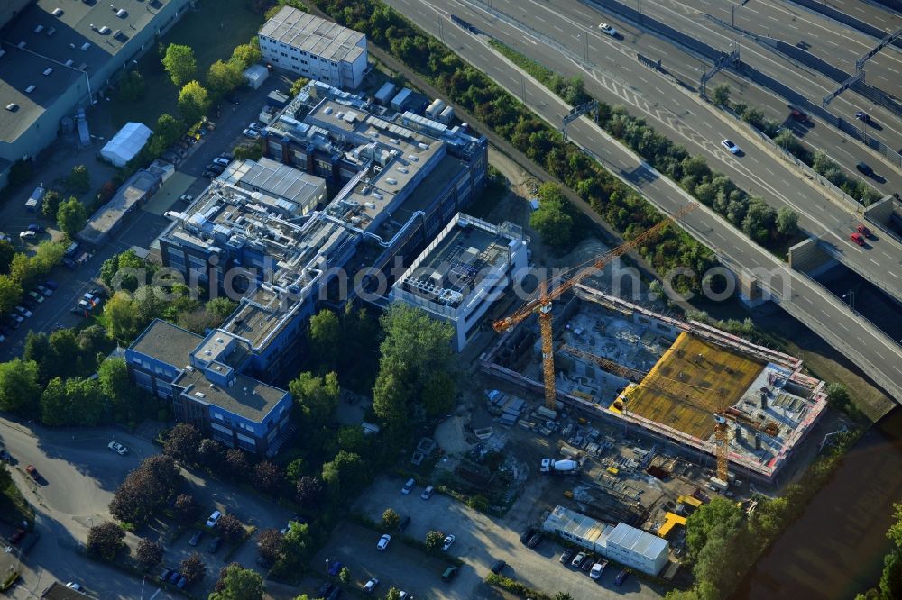 Aerial photograph Berlin Neukölln - Construction of a new manufacturing sterilization on the premises of BIOTRONIK SE & Co. KG in Woermannkehre in Berlin Neukölln