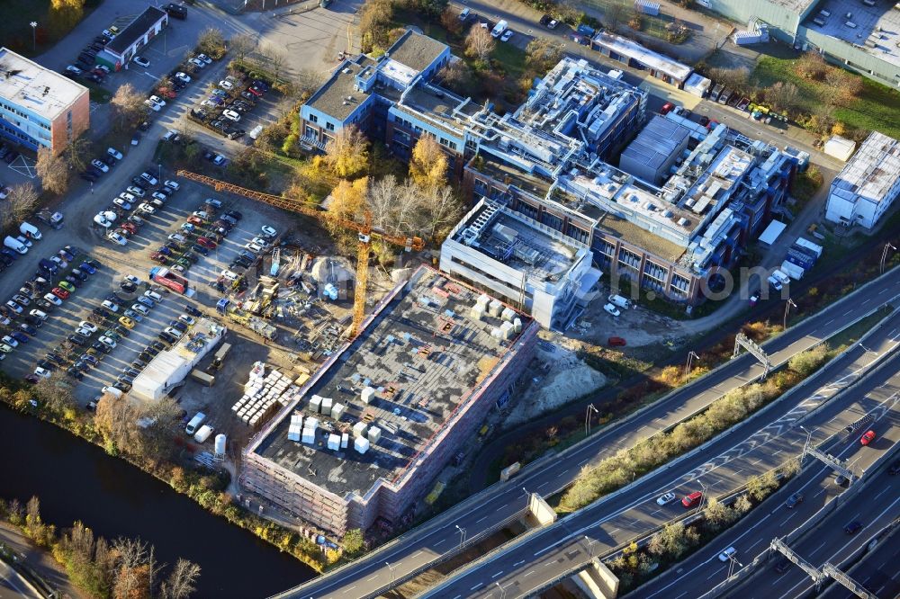 Berlin from the bird's eye view: Construction of a new manufacturing sterilization on the premises of BIOTRONIK SE & Co. KG in Woermannkehre in Berlin Neukölln