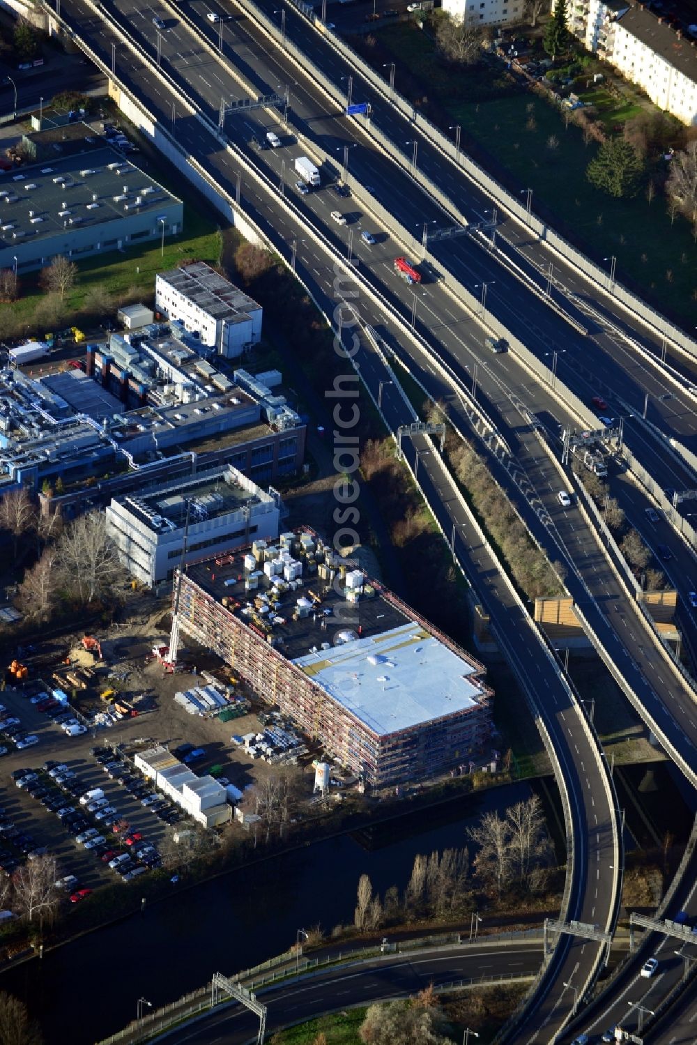 Berlin from the bird's eye view: Construction of a new manufacturing sterilization on the premises of BIOTRONIK SE & Co. KG in Woermannkehre in Berlin Neukölln