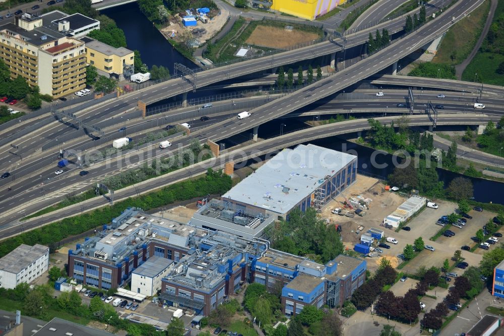 Berlin from above - Construction of a new manufacturing sterilization on the premises of BIOTRONIK SE & Co. KG in Woermannkehre in Berlin Neukölln