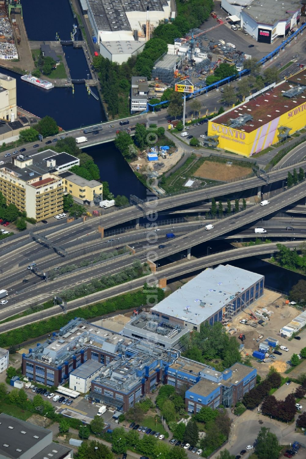 Aerial image Berlin - Construction of a new manufacturing sterilization on the premises of BIOTRONIK SE & Co. KG in Woermannkehre in Berlin Neukölln