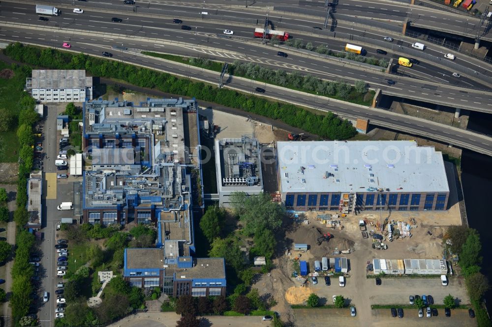 Berlin from above - Construction of a new manufacturing sterilization on the premises of BIOTRONIK SE & Co. KG in Woermannkehre in Berlin Neukölln