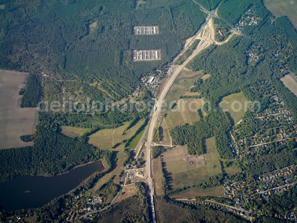 Stahnsdorf from the bird's eye view: Construction site for the new building of Routing and traffic lanes in the motorway L40 along the Friedenstrasse in Stahnsdorf in the state Brandenburg