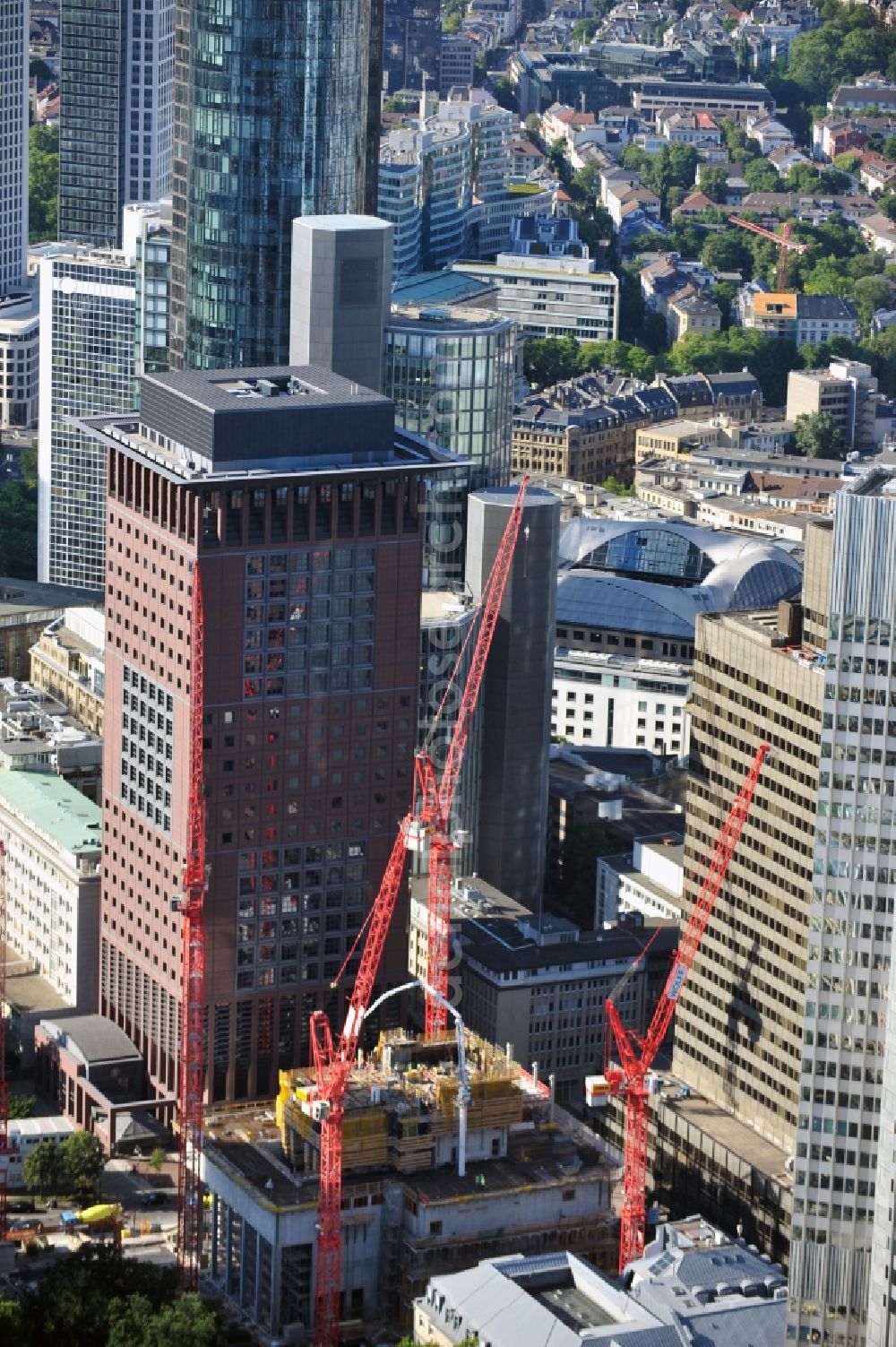 Aerial image Frankfurt am Main - View of the construction site of the new Taunus tower in Frankfurt / Main in Hesse. The new building is under the direction of the company smv, built according to plans by the architects Gruber + Kleine-Kraneburg by the construction company Züblin