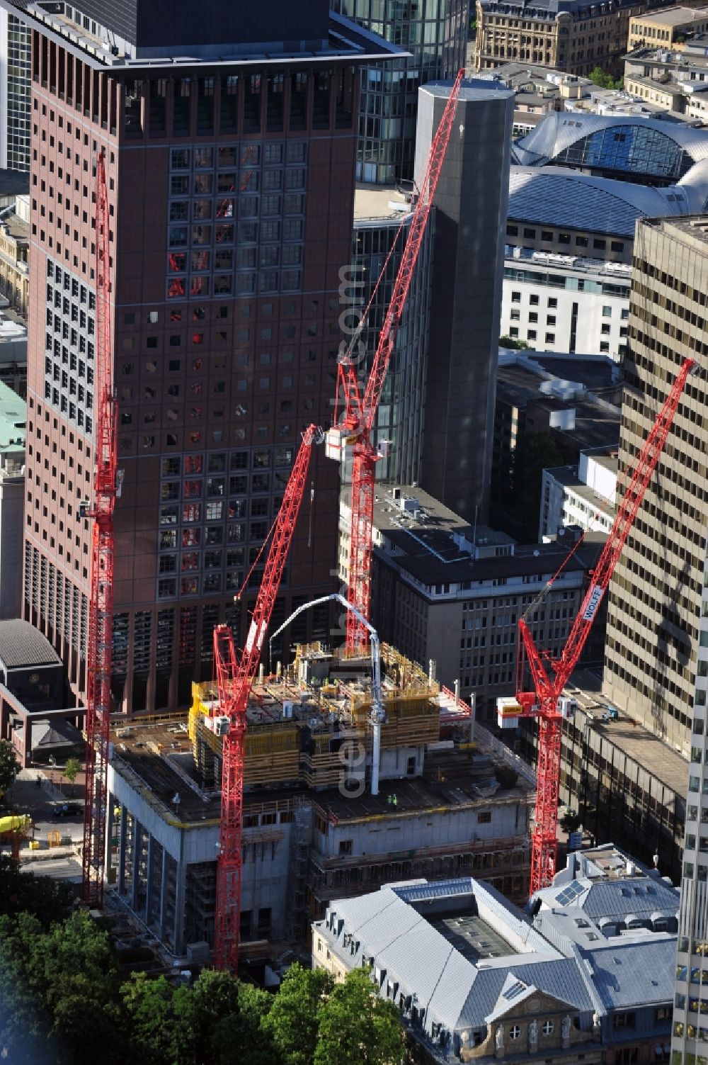 Aerial photograph Frankfurt am Main - View of the construction site of the new Taunus tower in Frankfurt / Main in Hesse. The new building is under the direction of the company smv, built according to plans by the architects Gruber + Kleine-Kraneburg by the construction company Züblin