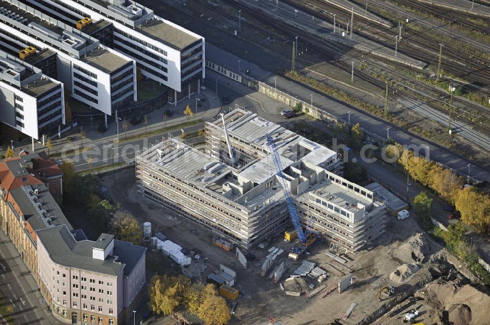 Leipzig from the bird's eye view: Der Neubau des Service-Centers der Deutsche Telekom Kundenservice GmbH an der Sachsenseite in der Nähe des Hauptbahnhofs. Die Fertigstellung ist für Juni 2011 geplant. Bauherr ist die ITB Office GmbH & Co. KG. The new service center of the Deutsche Telekom Kundenservice GmbH at the Sachsenseite near the main station.