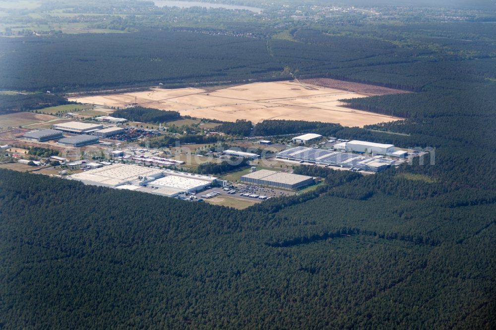 Aerial image Grünheide (Mark) - Construction site for the new building of Tesla Gigafactory 4 on Schlehenweg - Eichenstrasse in the district Freienbrink in Gruenheide (Mark) in the state Brandenburg, Germany