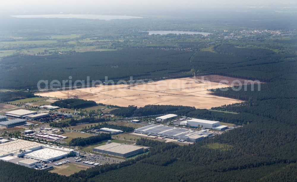 Aerial image Grünheide (Mark) - Construction site for the new building of Tesla Gigafactory 4 on Schlehenweg - Eichenstrasse in the district Freienbrink in Gruenheide (Mark) in the state Brandenburg, Germany