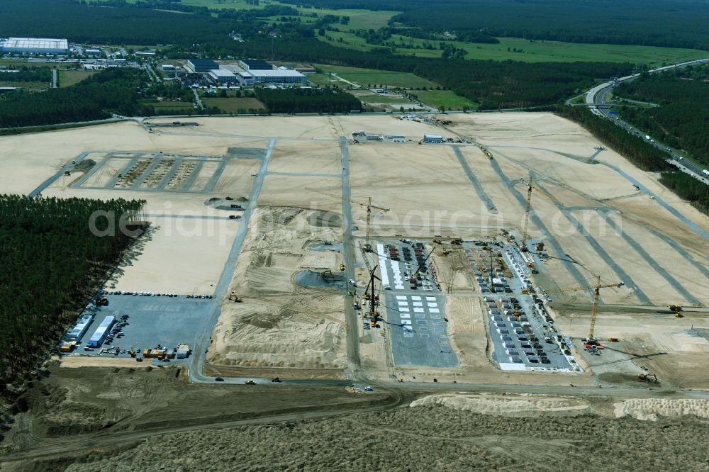 Aerial image Grünheide (Mark) - Construction site for the new building of Tesla Gigafactory 4 on Schlehenweg - Eichenstrasse in the district Freienbrink in Gruenheide (Mark) in the state Brandenburg, Germany