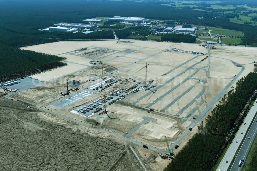 Aerial photograph Grünheide (Mark) - Construction site for the new building of Tesla Gigafactory 4 on Schlehenweg - Eichenstrasse in the district Freienbrink in Gruenheide (Mark) in the state Brandenburg, Germany