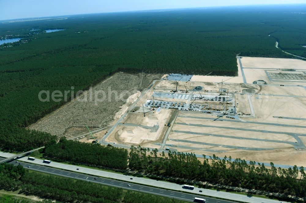 Aerial image Grünheide (Mark) - Construction site for the new building of Tesla Gigafactory 4 on Schlehenweg - Eichenstrasse in the district Freienbrink in Gruenheide (Mark) in the state Brandenburg, Germany