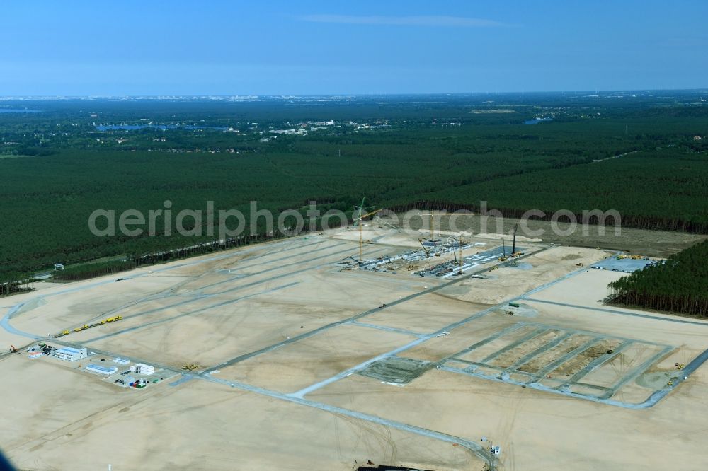 Aerial image Grünheide (Mark) - Construction site for the new building of Tesla Gigafactory 4 on Schlehenweg - Eichenstrasse in the district Freienbrink in Gruenheide (Mark) in the state Brandenburg, Germany