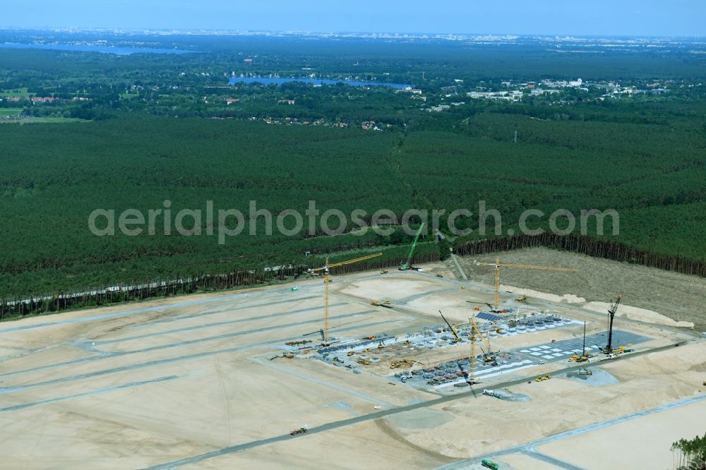 Aerial photograph Grünheide (Mark) - Construction site for the new building of Tesla Gigafactory 4 on Schlehenweg - Eichenstrasse in the district Freienbrink in Gruenheide (Mark) in the state Brandenburg, Germany