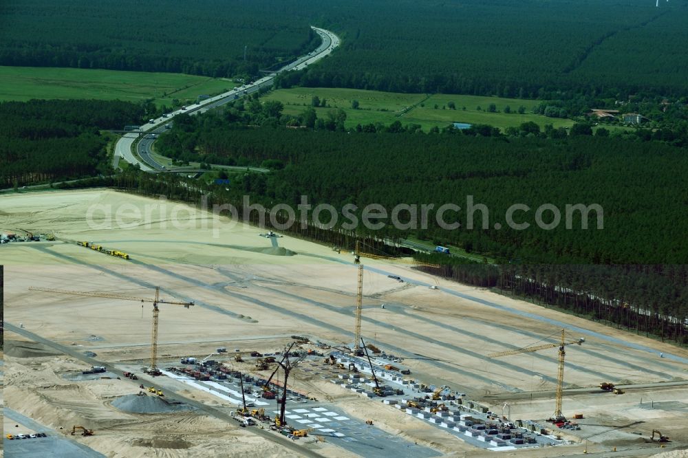 Grünheide (Mark) from the bird's eye view: Construction site for the new building of Tesla Gigafactory 4 on Schlehenweg - Eichenstrasse in the district Freienbrink in Gruenheide (Mark) in the state Brandenburg, Germany